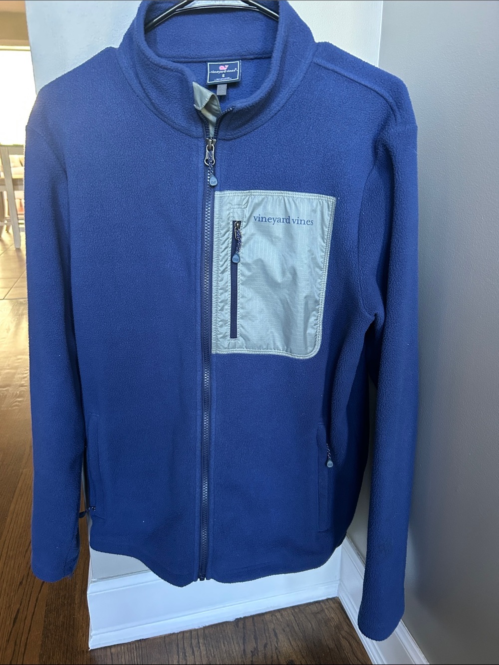 Men’s Vineyard Vines Navy Fleece Jacket with Light Gray Chest Pocket Size S